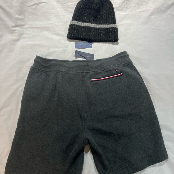 Tommy Hilfiger fleece sweat shorts, size medium + chunky knit hat! NWT! $107.50! - Picture 2 of 10